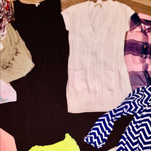 Woman’s bundled lot - Picture 3 of 8